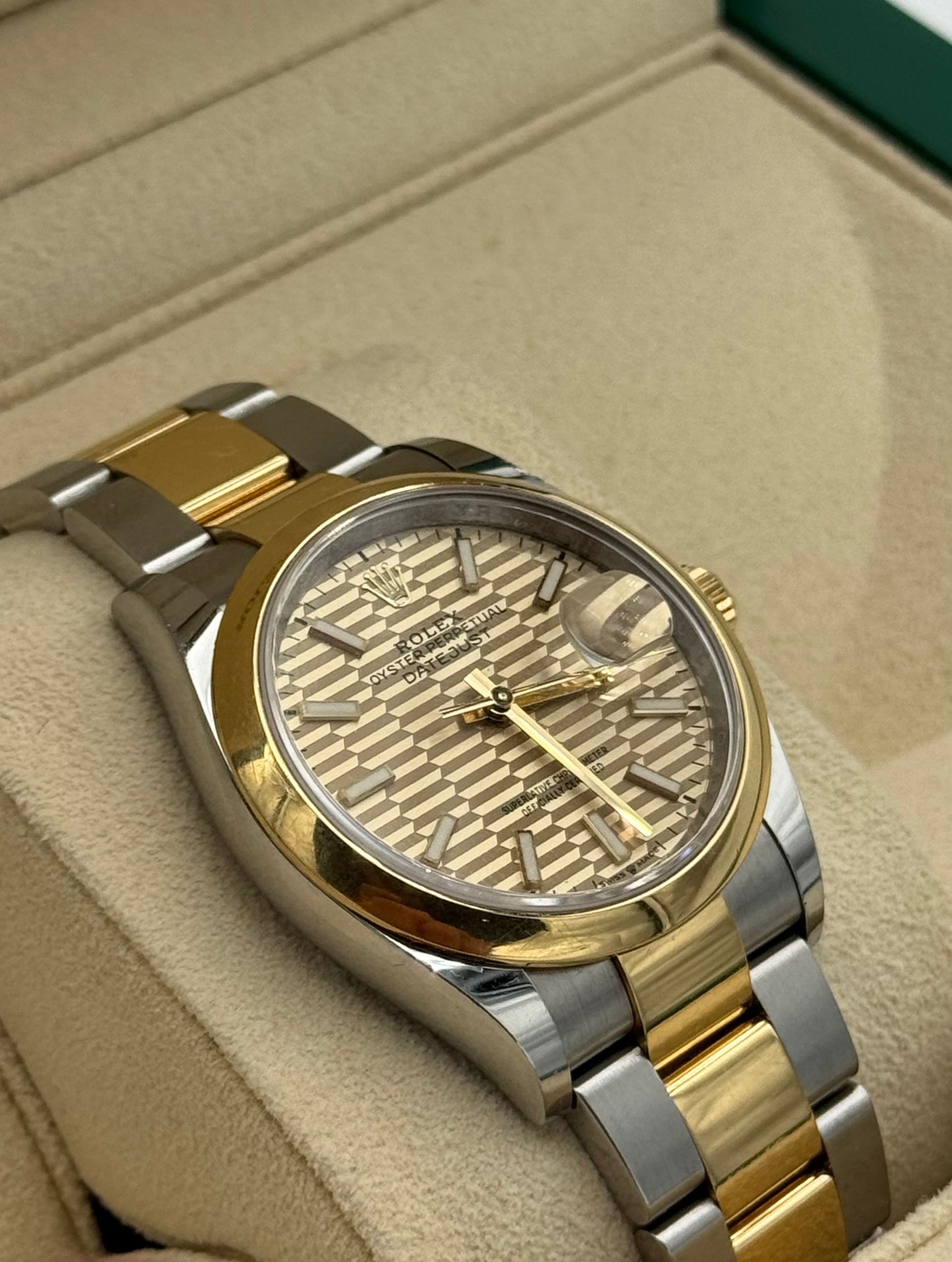 Rolex Datejust 36mm Steel/Gold Motif Dial Oyster