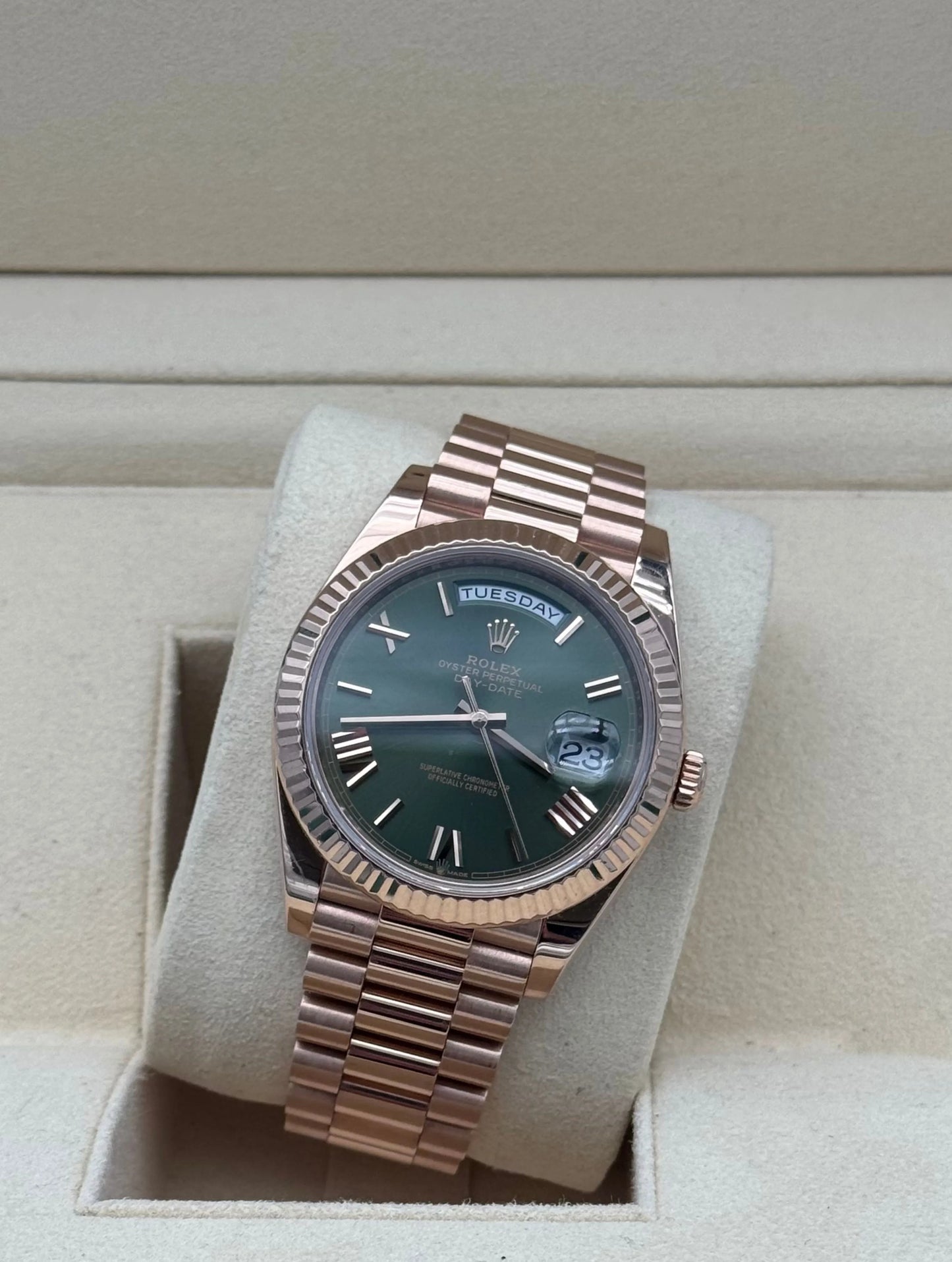 Rolex Daydate oro rosa esfera oliva 2023 full set original - reloj de lujo disponible en Marbella con envío internacional