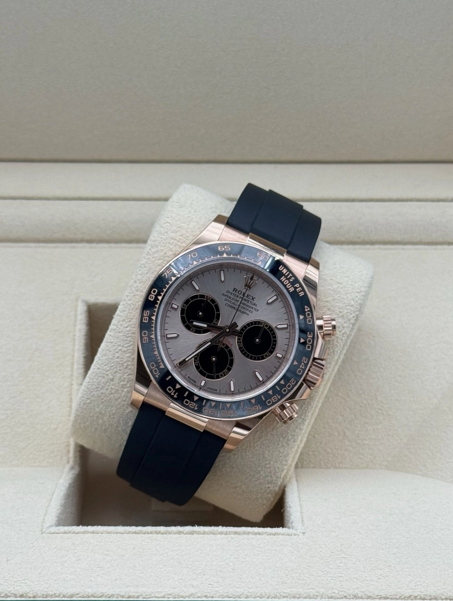 Rolex Daytona Rose Gold Oysterflex Sundust Dial 2024 full set original - reloj de lujo disponible en Marbella con envío internacional.