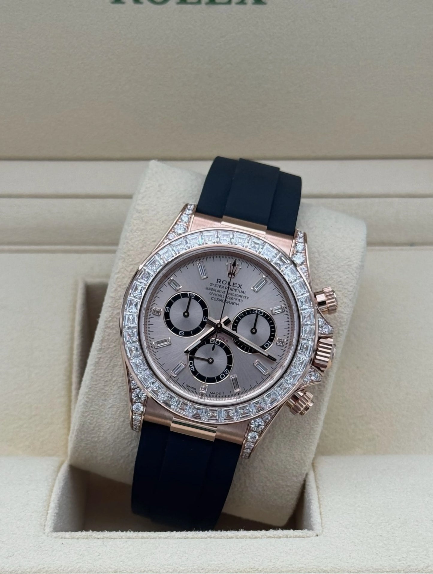 Rolex Daytona Rose Gold Oysterflex Sundust Diamonds Dial 2025 full set original - reloj de lujo disponible en Marbella con envío internacional.