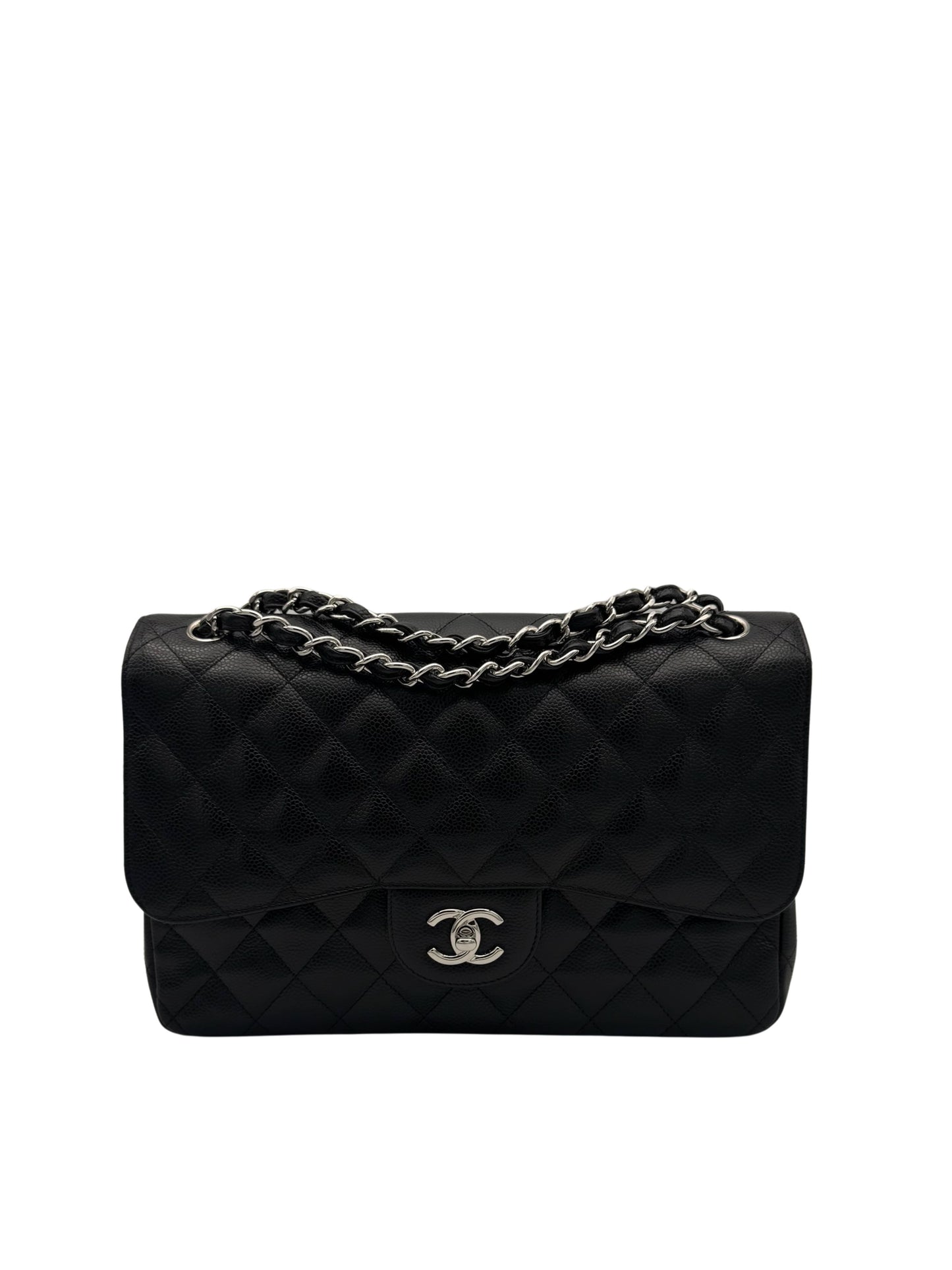 Bolso Chanel Jumbo clásico de piel caviar negra con herrajes plateados, full set, disponible en Marbella // Chanel Classic Jumbo black caviar leather bag with silver-tone hardware, full set available in Marbella