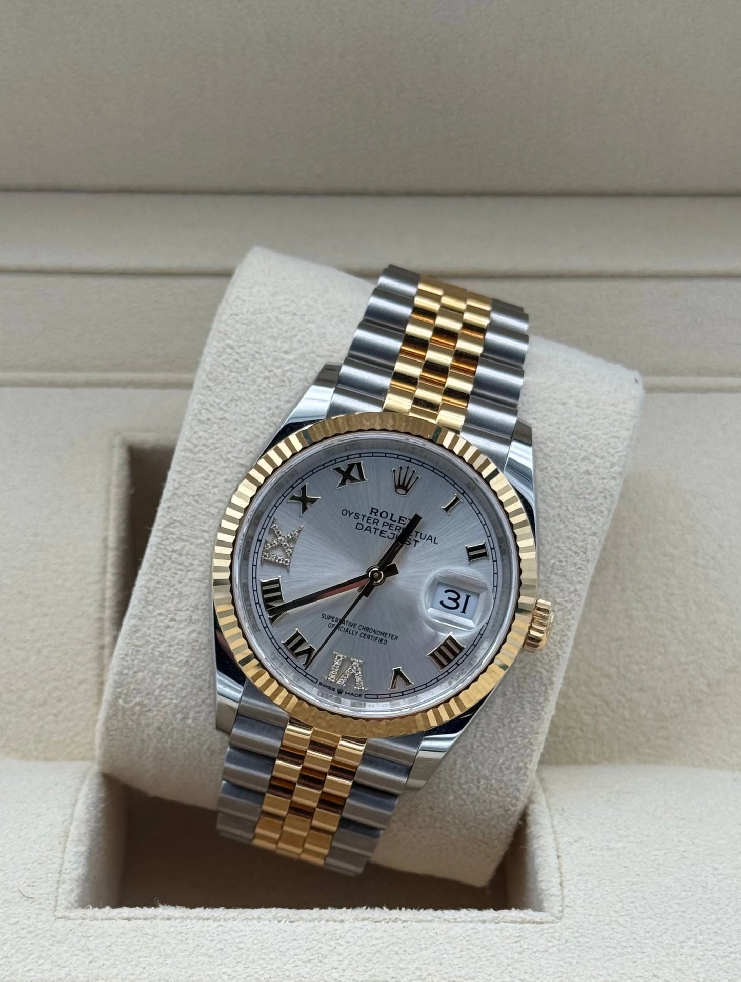 Rolex Datejust 36mm acero y oro con esfera plateada y diamantes, año 2023, brazalete Jubilee