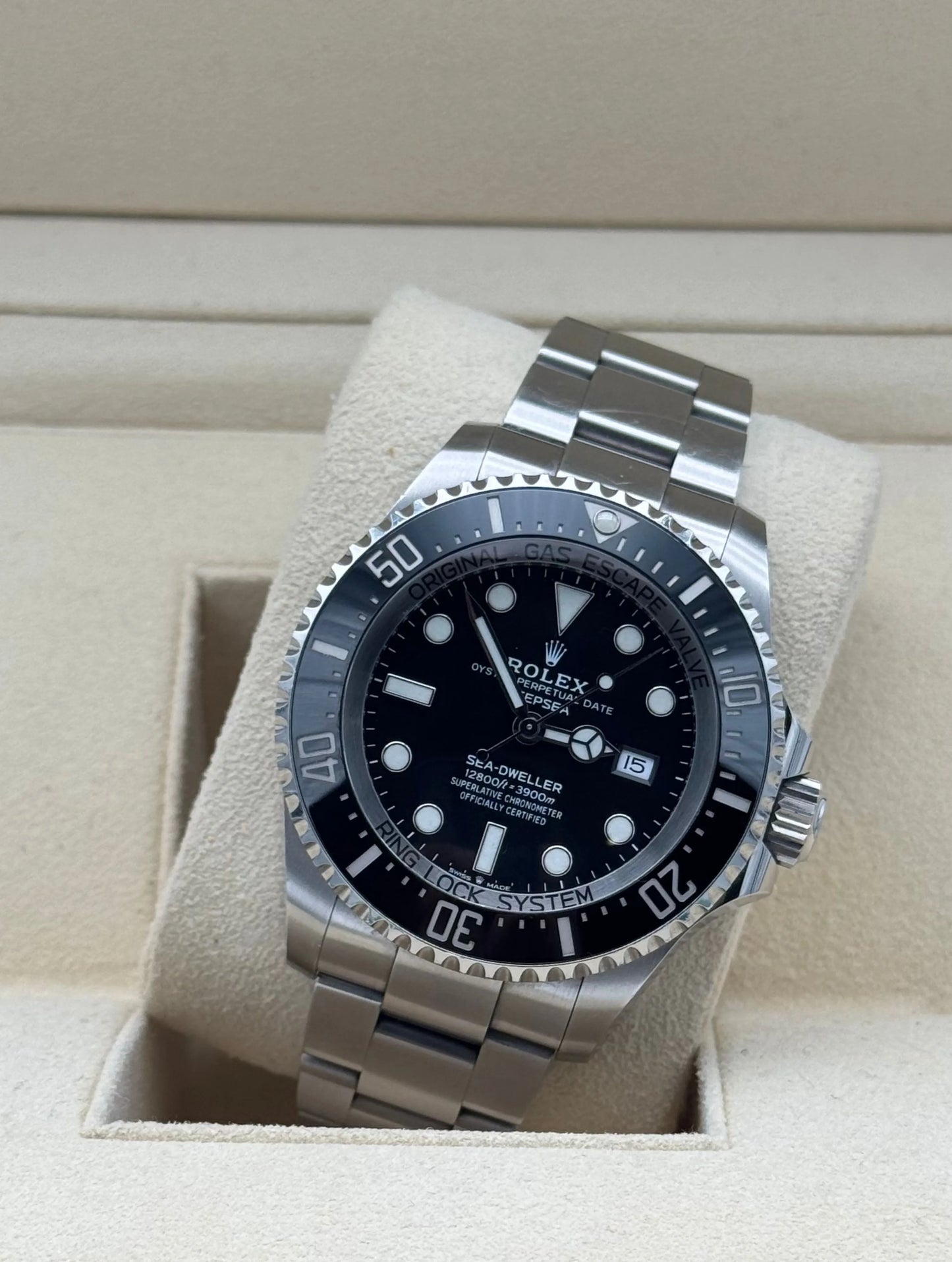 Comprar Rolex Sea Dweller Deepsea acero 2021 full set en Marbella. Buy Rolex Sea Dweller Deepsea steel 2021 full set Marbella.