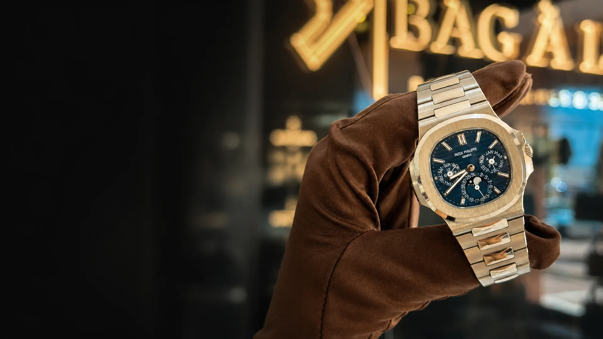 Patek Philippe Nautilus in gold before the BAG À LUX sign