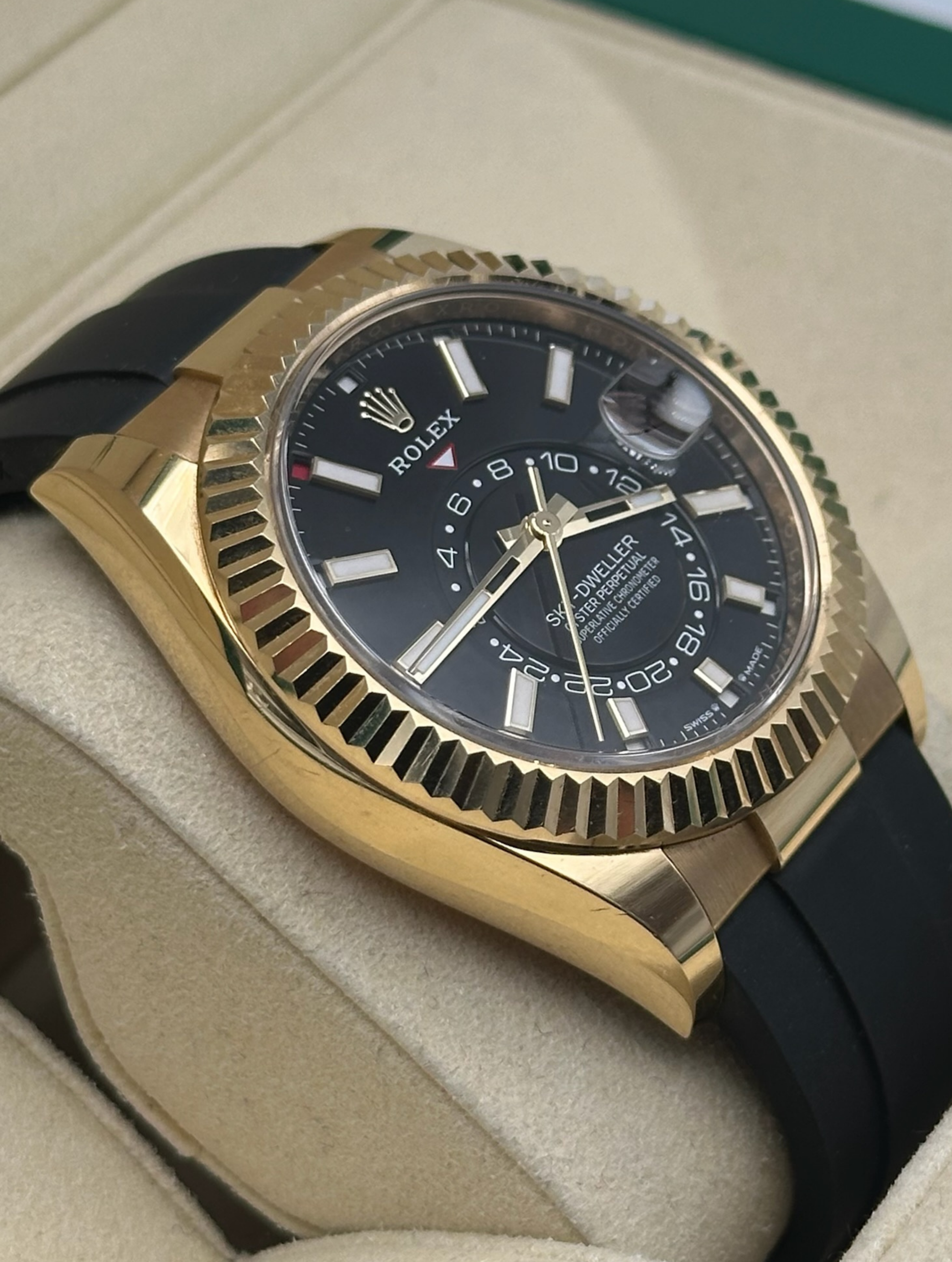 Rolex Sky Dweller Oysterflex Oro Esf. Negra