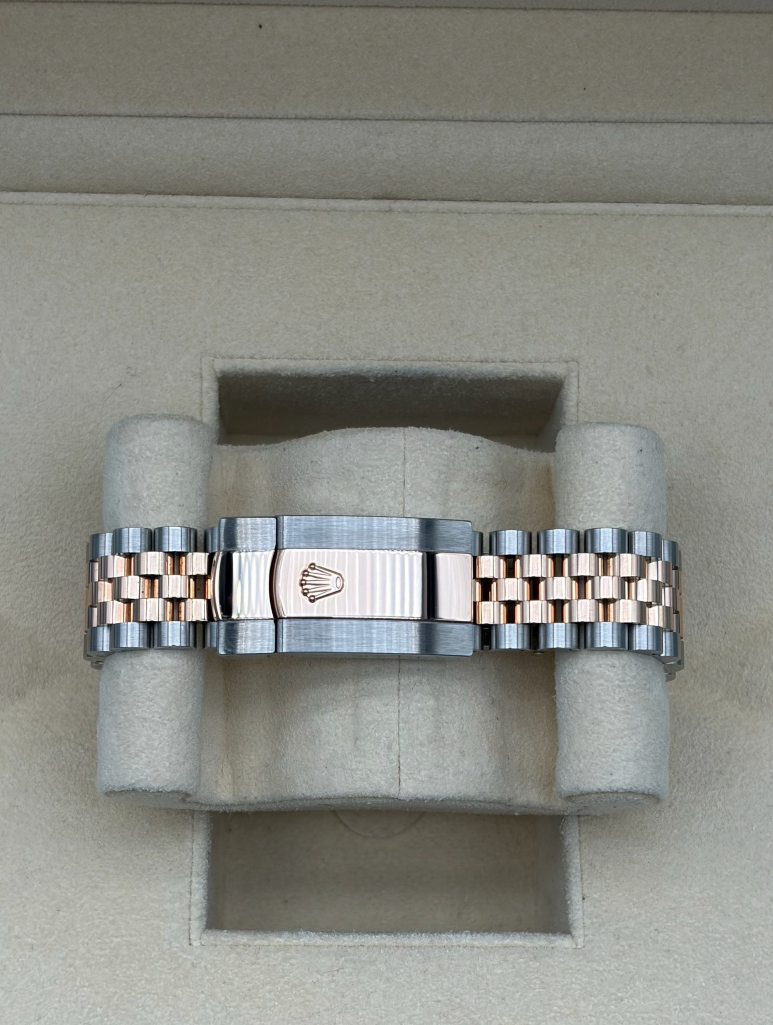Rolex Datejust 36mm Steel/R. Gold Motif Dial