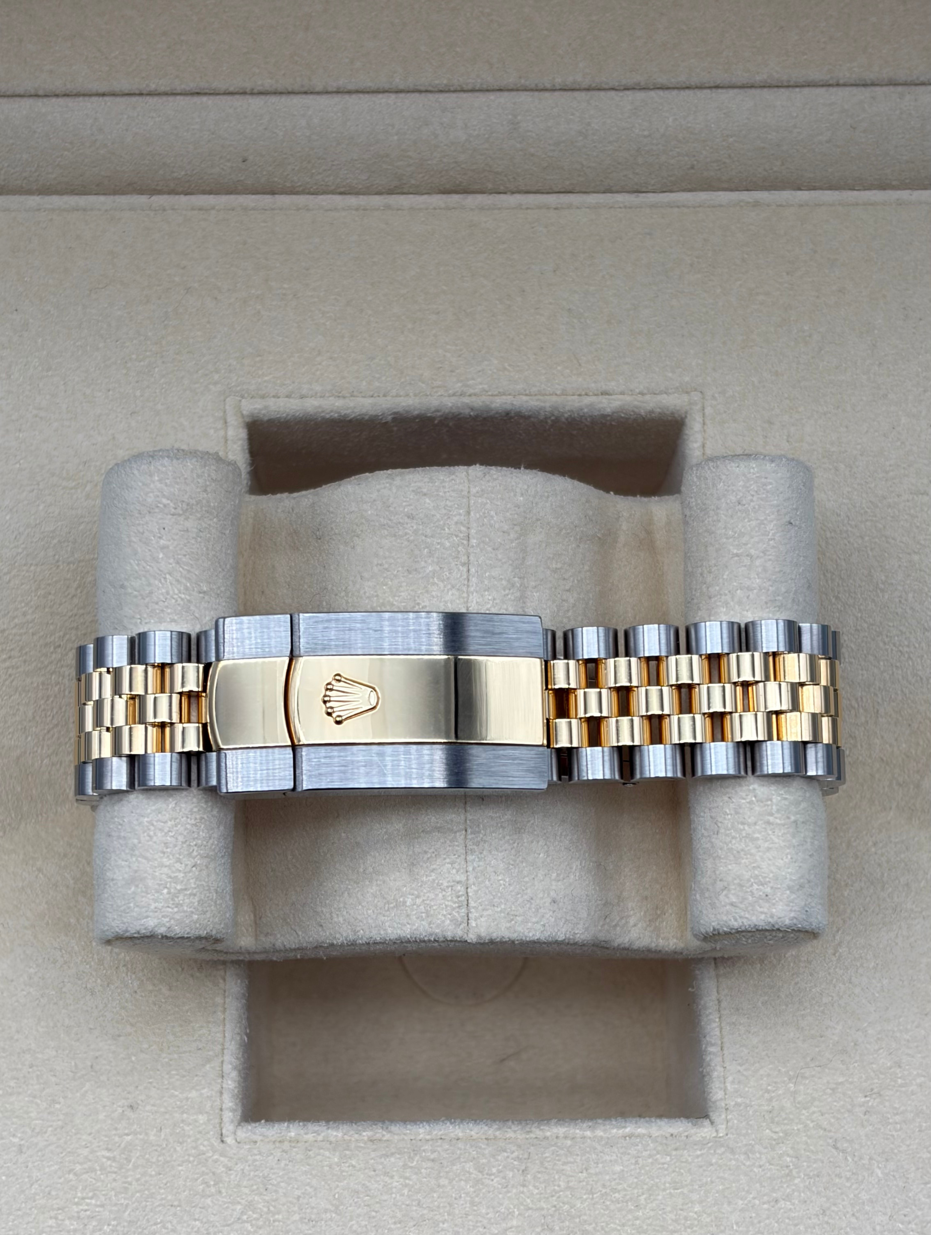Rolex Datejust 36mm Steel/Gold Silver Dial