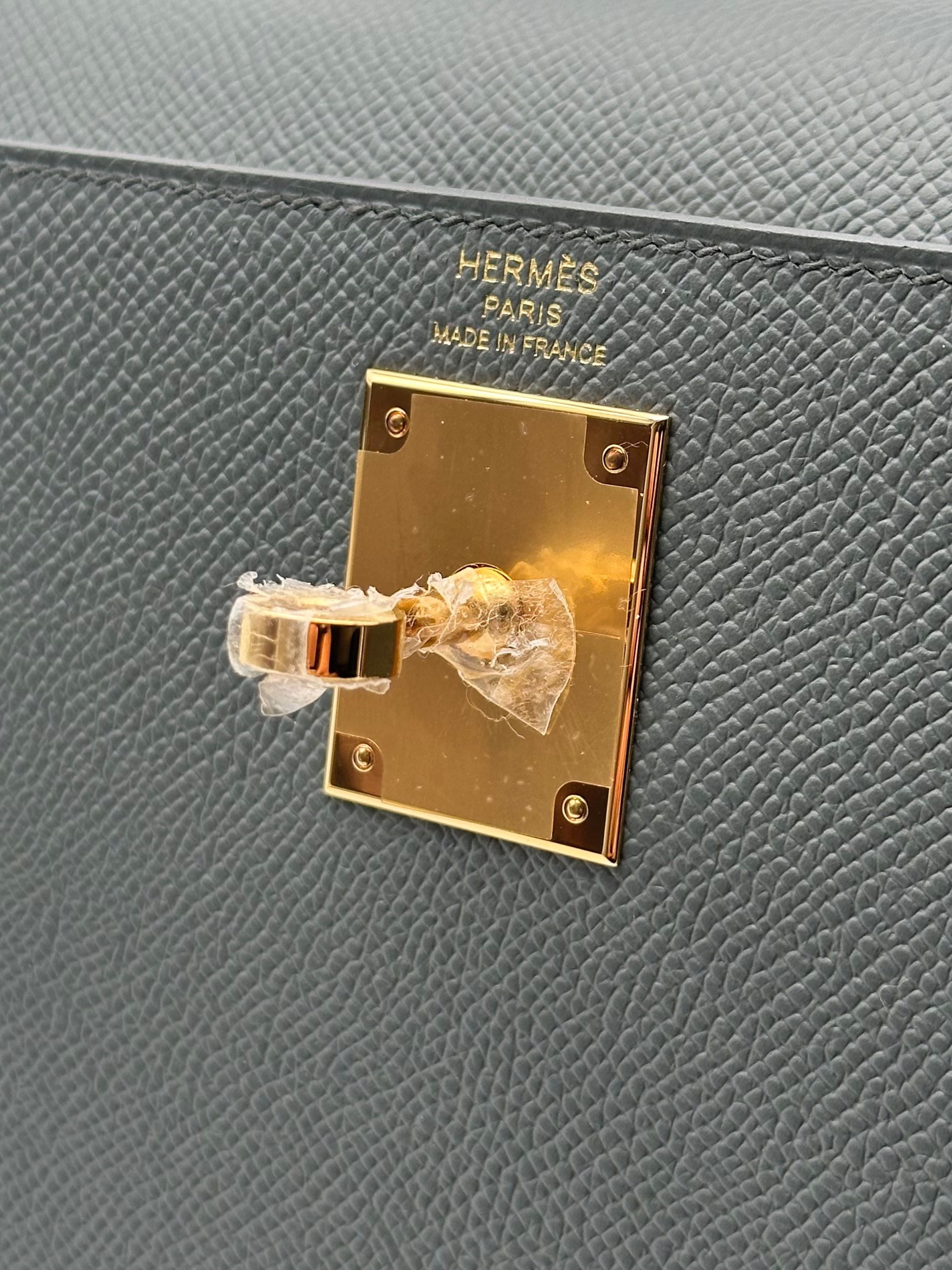 Hermès Kelly 28 Epsom Verde Almendra Herraje Dorado