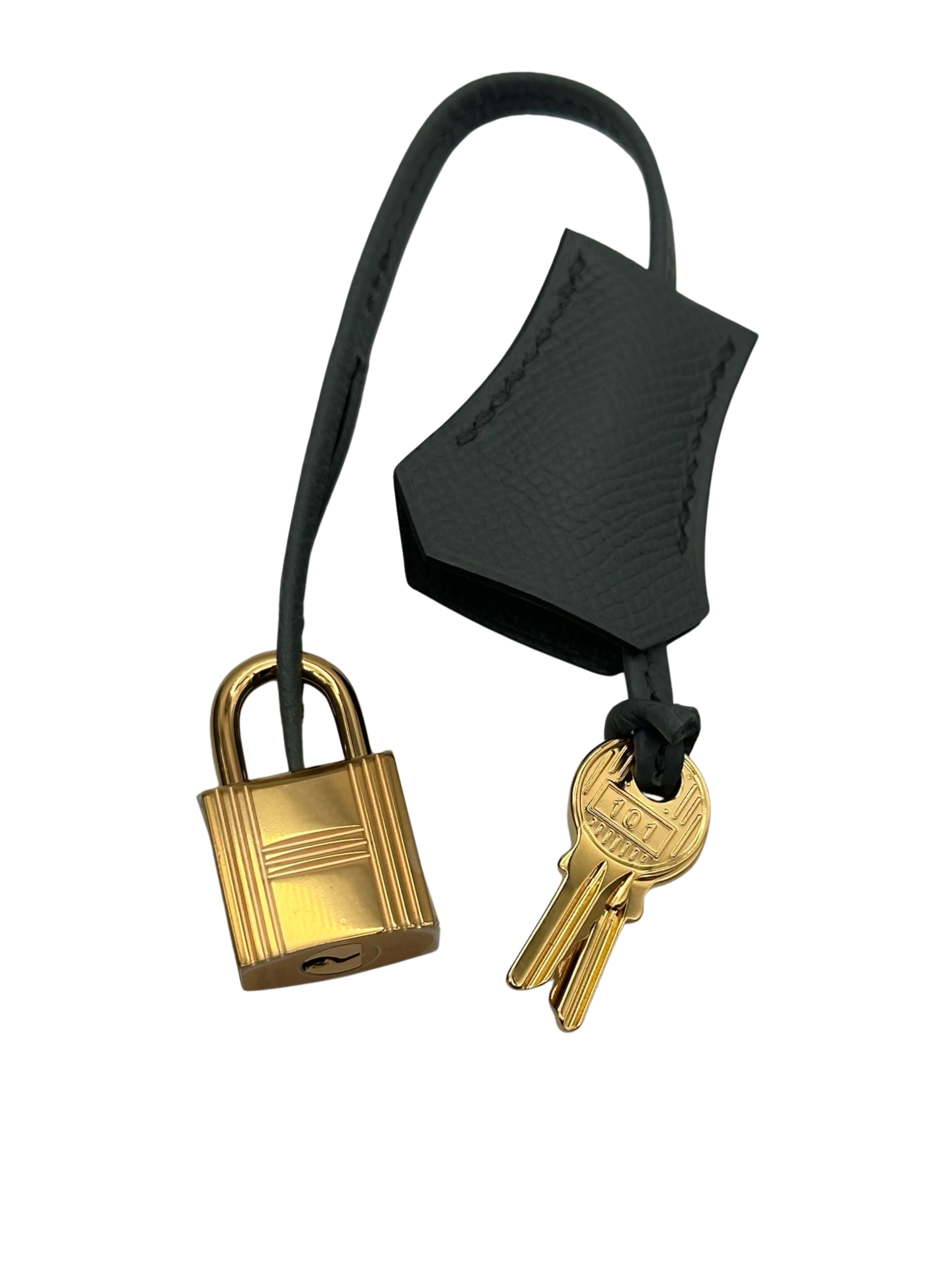 Hermès Kelly 28 Epsom Verde Almendra Herraje Dorado