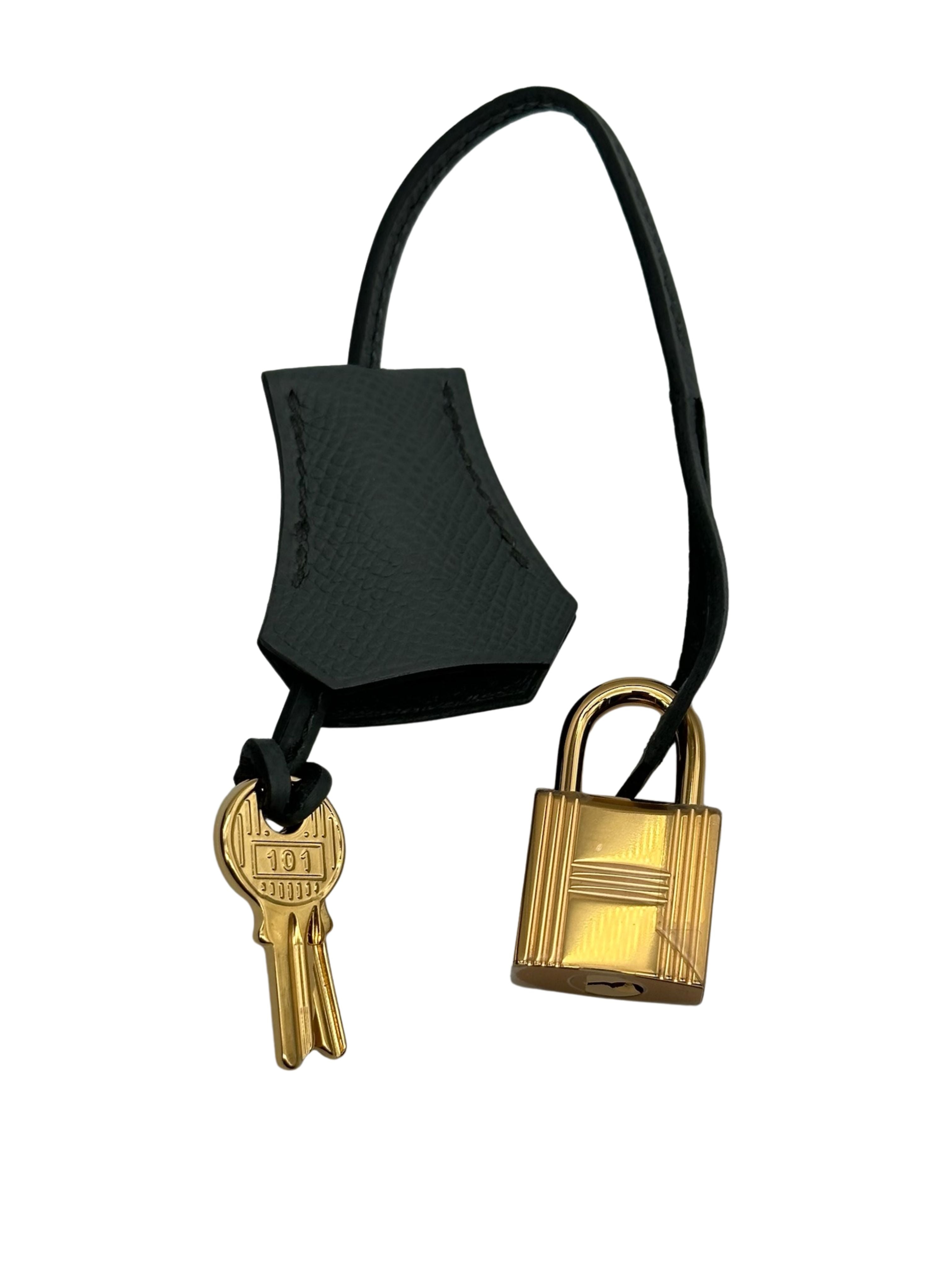 Hermès Kelly 28 Epsom Verde Almendra Herraje Dorado