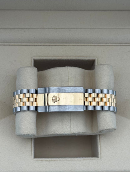 Rolex Datejust 41mm Steel / Gold Silver Dial