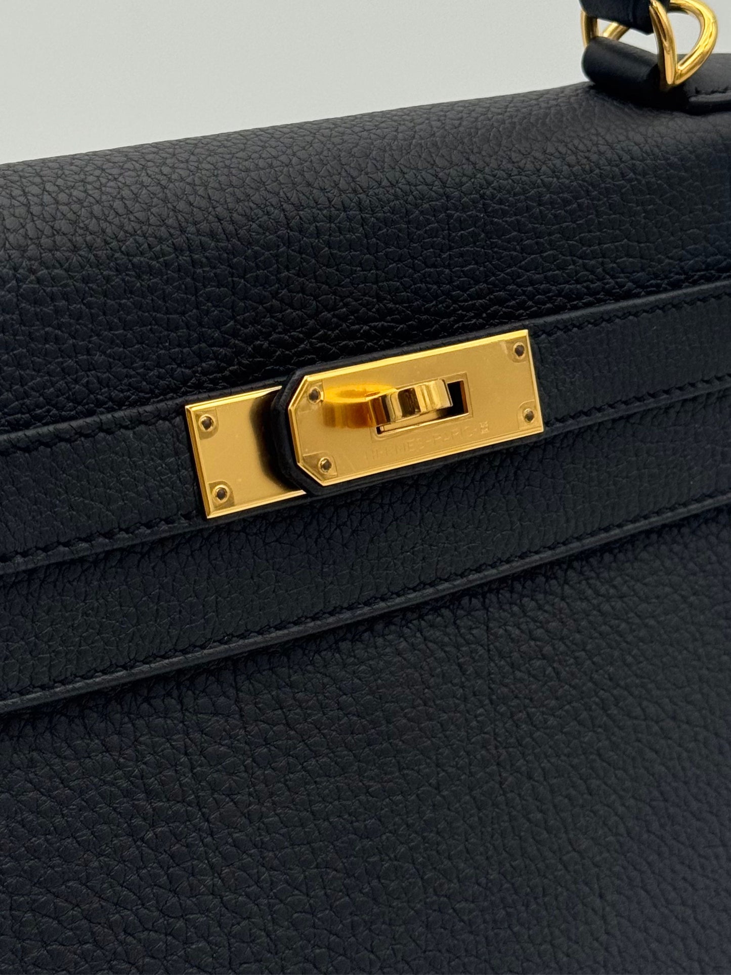 Hermès Kelly 28 Togo Black Gold Hardware