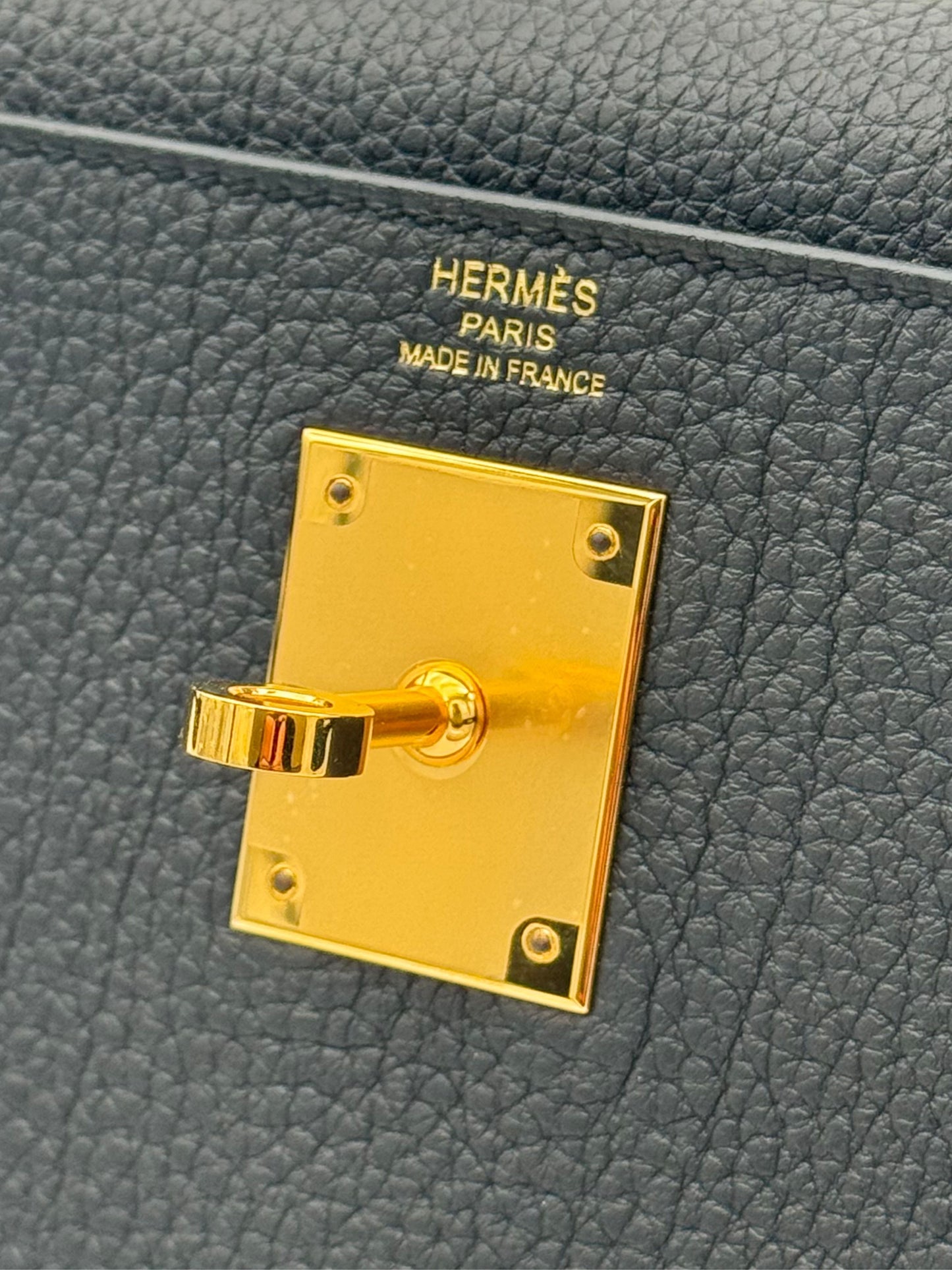Hermès Kelly 28 Togo Black Gold Hardware