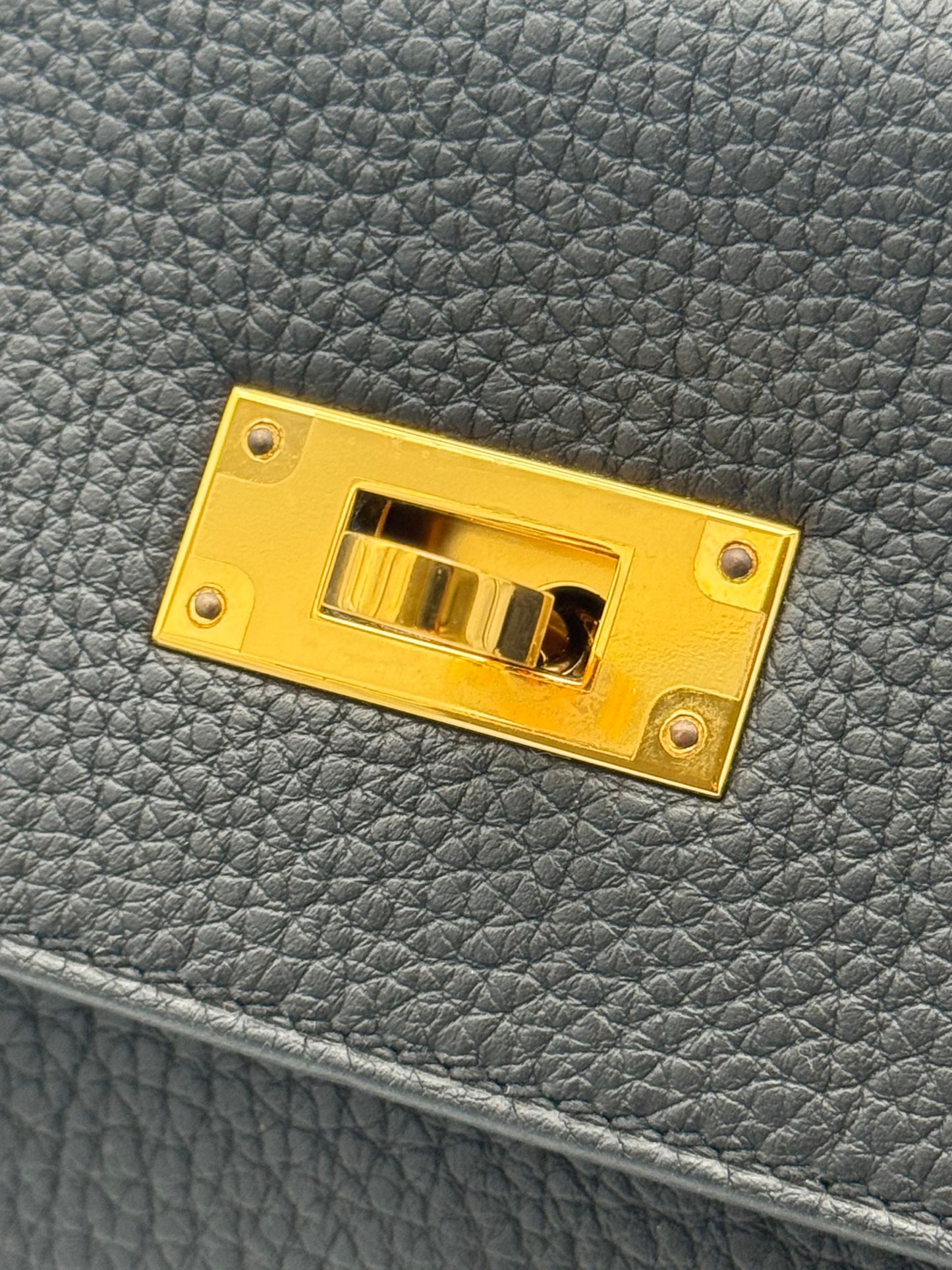 Hermès Kelly 28 Togo Black Gold Hardware