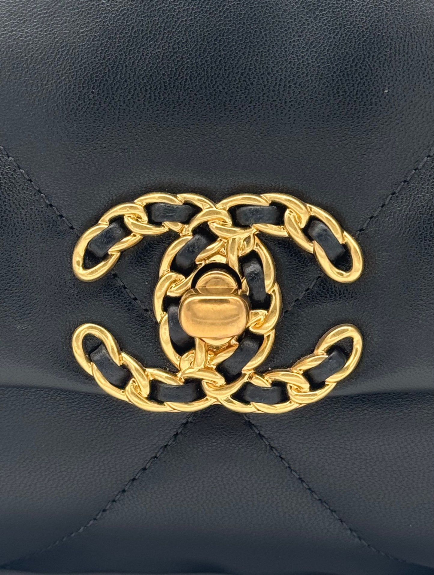 Chanel 19 Black