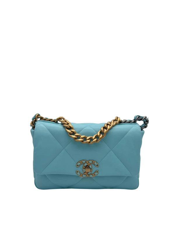 Bag Chanel 19 Light Blue Lambskin Gold Tone Metal | Bolso negro herrajje dorado