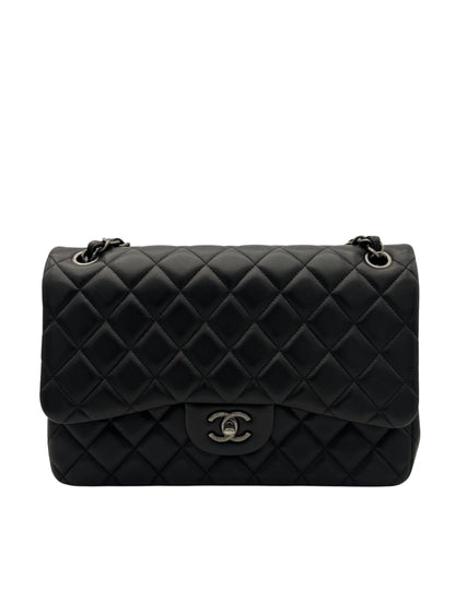 Buy Chanel Classic Jumbo Black Lambskin Ruthenium-Tone Metal full set in Marbella | Compra bolso Chanel clásico tamaño jumbo, compraventa de artículos de segunda mano. Envio internacional.