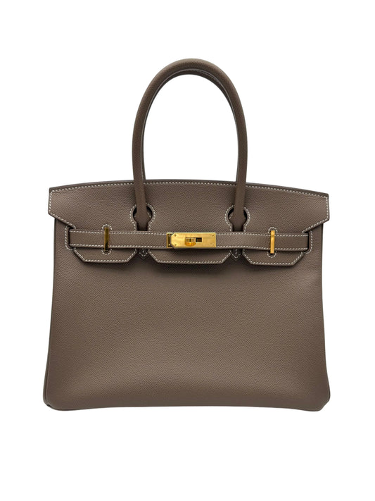 Hermès Birkin 30 color Etoupe, piel Epsom, herrajes dorado, año 2021. / Hermès Birkin 30 Etoupe in Epsom leather with gold hardware, year 2021.