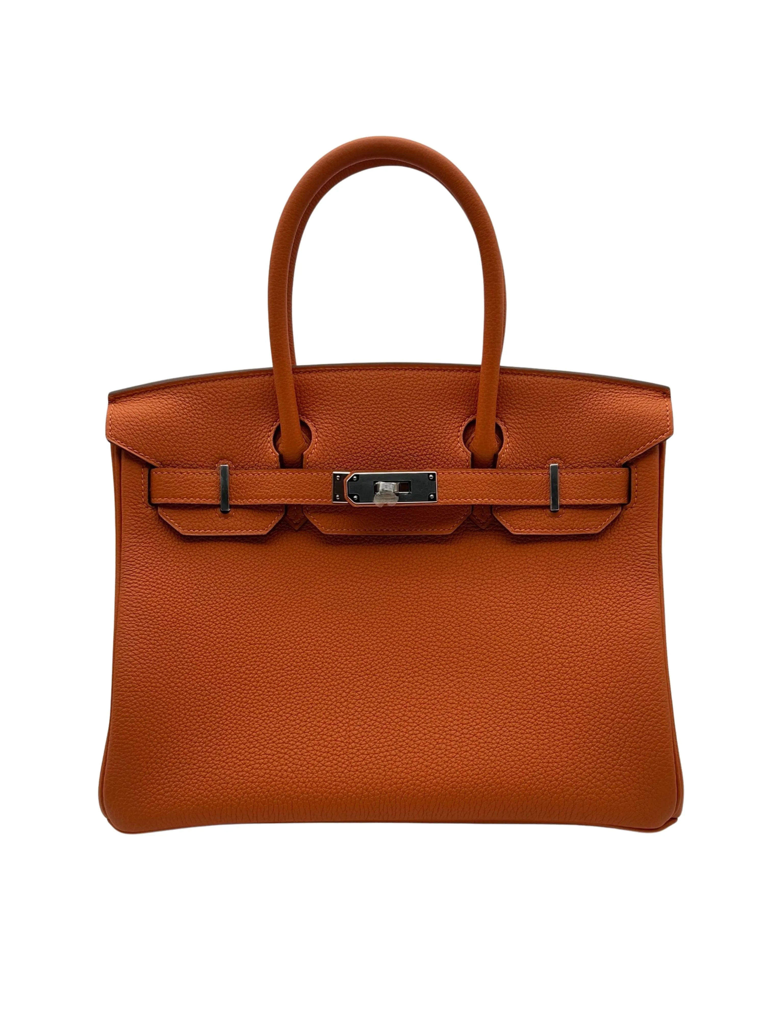 Hermès Birkin 30 Togo Orange herrajes paladio año 2025. / Hermès Birkin 30 orange togo leather with palladium hardware, year 2025.