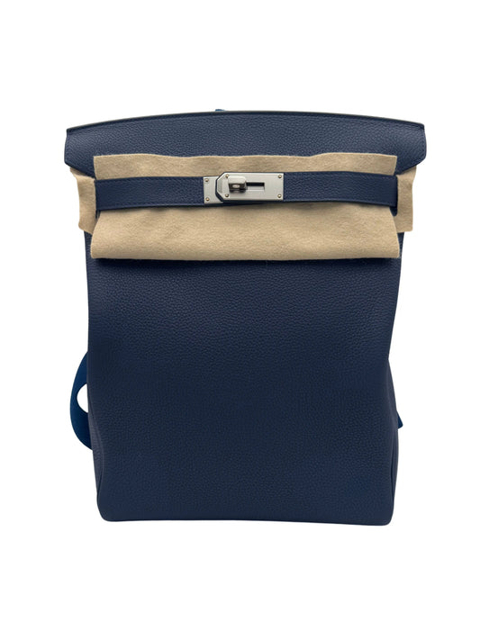 Hermes Hac A Dos GM de piel Togo azul marino, herrajes paladio, año 2024, full set. Blue Navy Togo leather, palladium hardware.