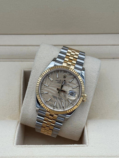 Rolex Datejust 36mm 126233 Steel and Gold Palm Diamonds Dial - Reloj de lujo con esfera de diamantes y brazalete Jubilee, año 2022