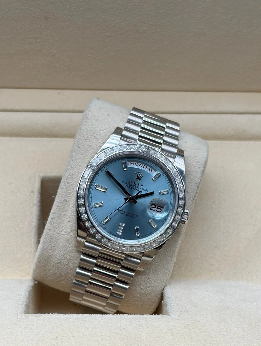Rolex Day Date 40mm Platinum Baguette Dial TBR full set in Sotogrande | Compra Rolex Daydate 40mm platino esfera azul con baguette bisel diamantes.