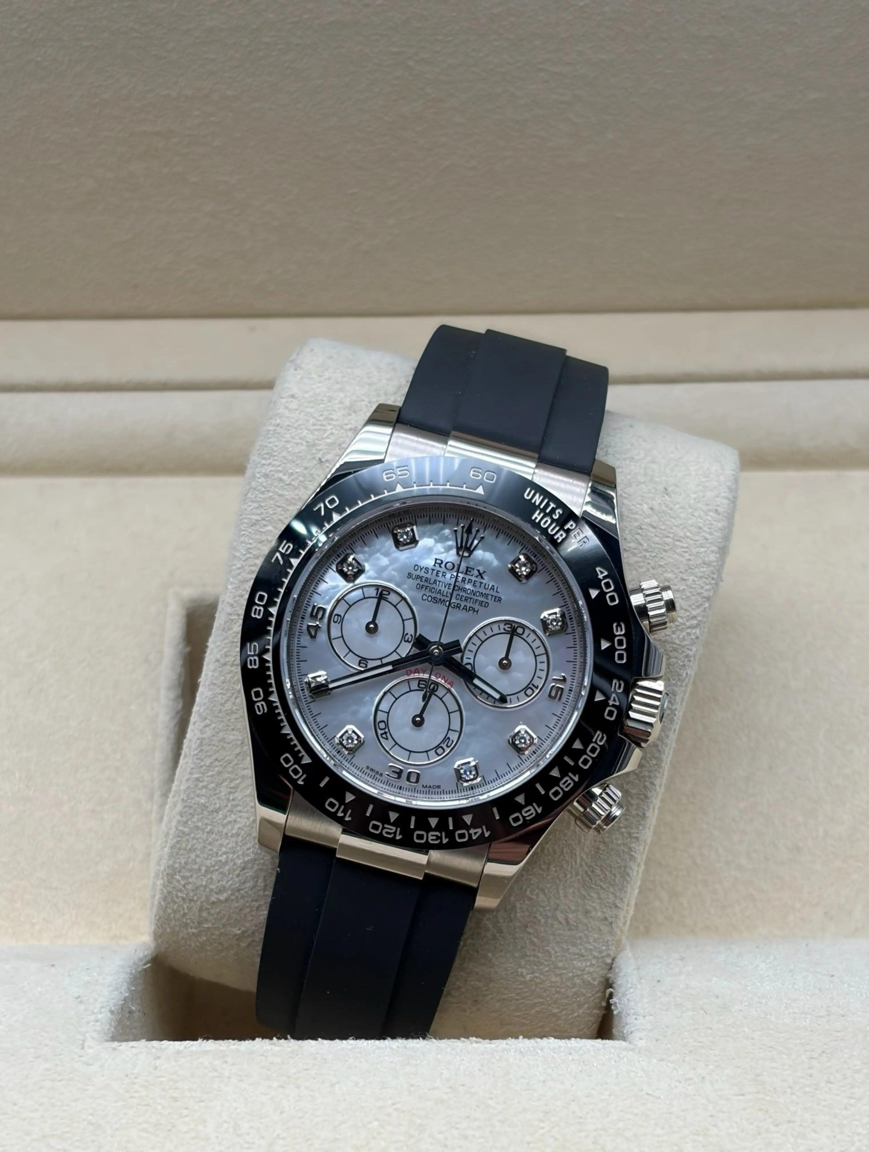 Compra Rolex Daytona Oro Blanco Oysterflex esfera Madre Perla con diamantes set completo en Sotogrande |Buy Rolex Daytona White Gold Oysterflex MOP Diamonds, worldwide shipping.