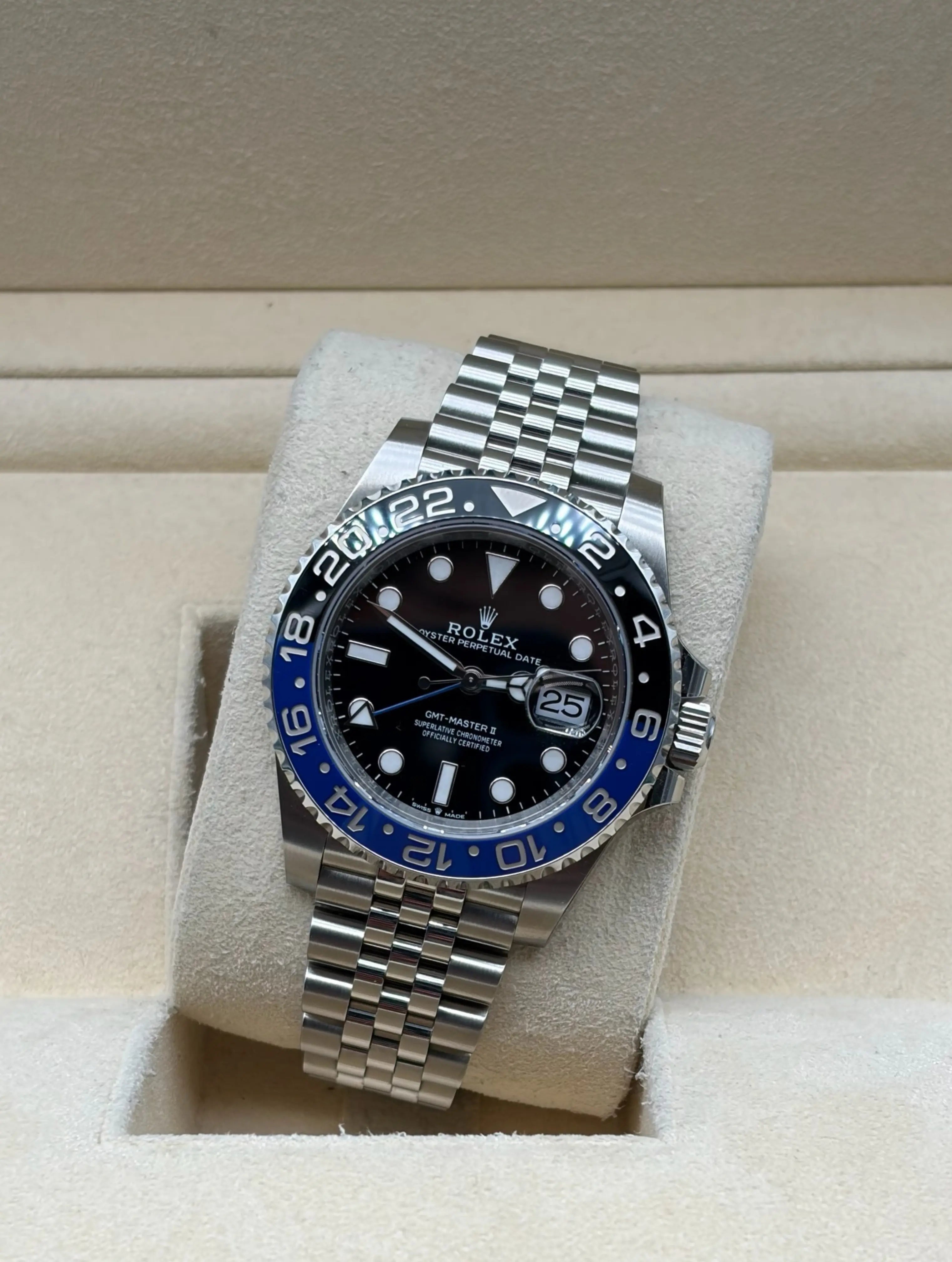 Rolex GMT-Master II “Batgirl” full set in Sotogrande | Reloj rolex GMT Master II Jubilee Batman, envío internacional.