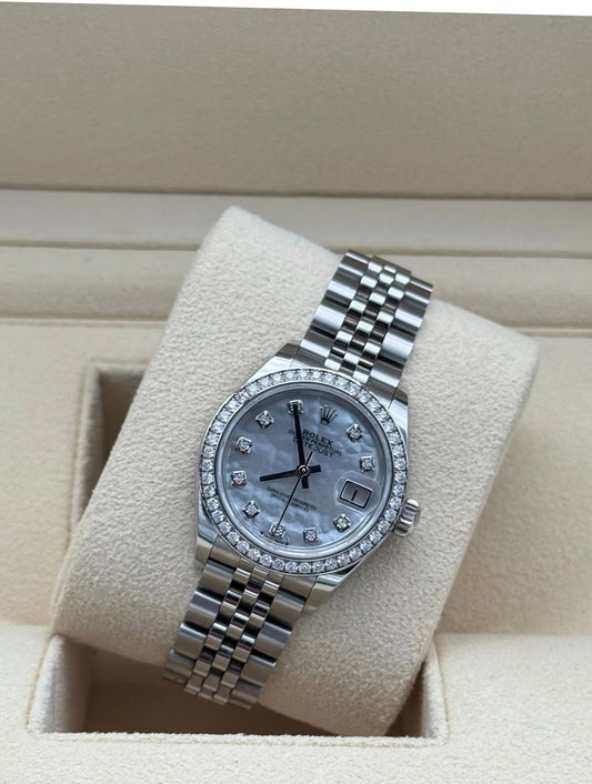 Rolex Lady-Datejust 28mm acero, esfera madreperla, bisel con diamantes, brazalete jubilee. 2024. Caja y garantia. Estado impecable.