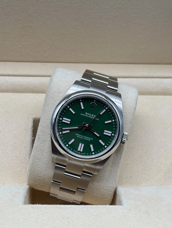 Rolex Oyster Perpetual 41mm Green Dial full set in Sotogrande | Reloj Rolex Oyster Perpetual 41mm esfera verde, envio internacional.