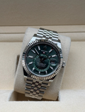 Rolex Sky-Dweller acero y oro con esfera verde, brazalete Jubilee. Rolex Sky-Dweller green dial, Jubilee bracelet.