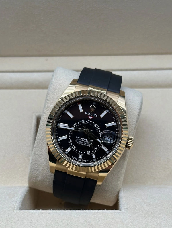 Rolex Sky Dweller Oysterflex Gold Black Dial full set in Sotogrande | Reloj Rolex Sky Dweller Oysterflex oro con esfera negra set completo, envio internacional.