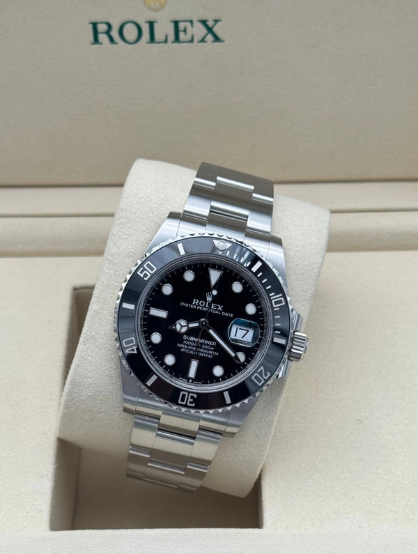 Rolex Submariner Date 126610LN 41mm acero nuevo 2025 con bisel negro, brazalete Oyster y caja completa – Rolex Submariner 2025 steel 41mm black bezel full set
