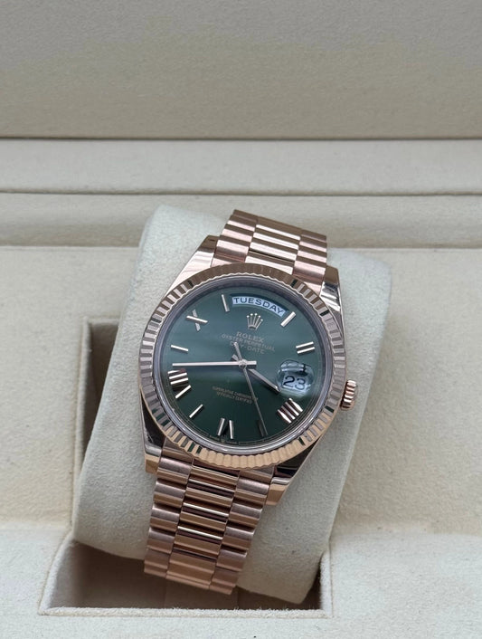 Rolex Daydate oro rosa esfera oliva 2023 full set original - reloj de lujo disponible en Marbella con envío internacional