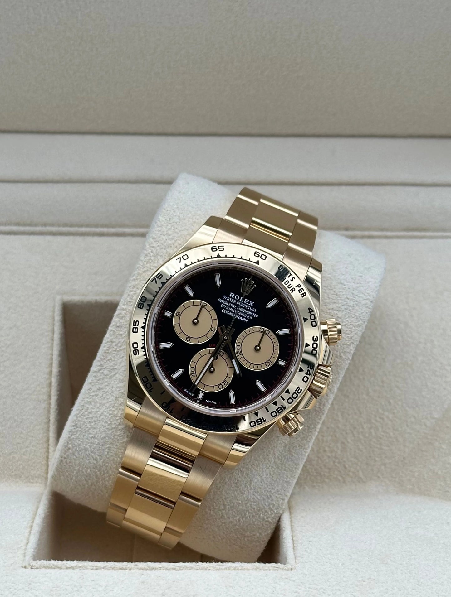Watch Rolex Daytona Gold Paul Newman Dial full set in Marbella & Sotogrande | Reloj Daytona de oro con esfera negra, envio internacional