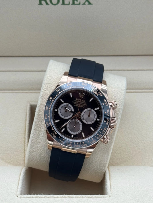 Rolex Daytona Rose Gold Oysterflex Black Dial 2024 full set original - reloj de lujo disponible en Marbella con envío internacional