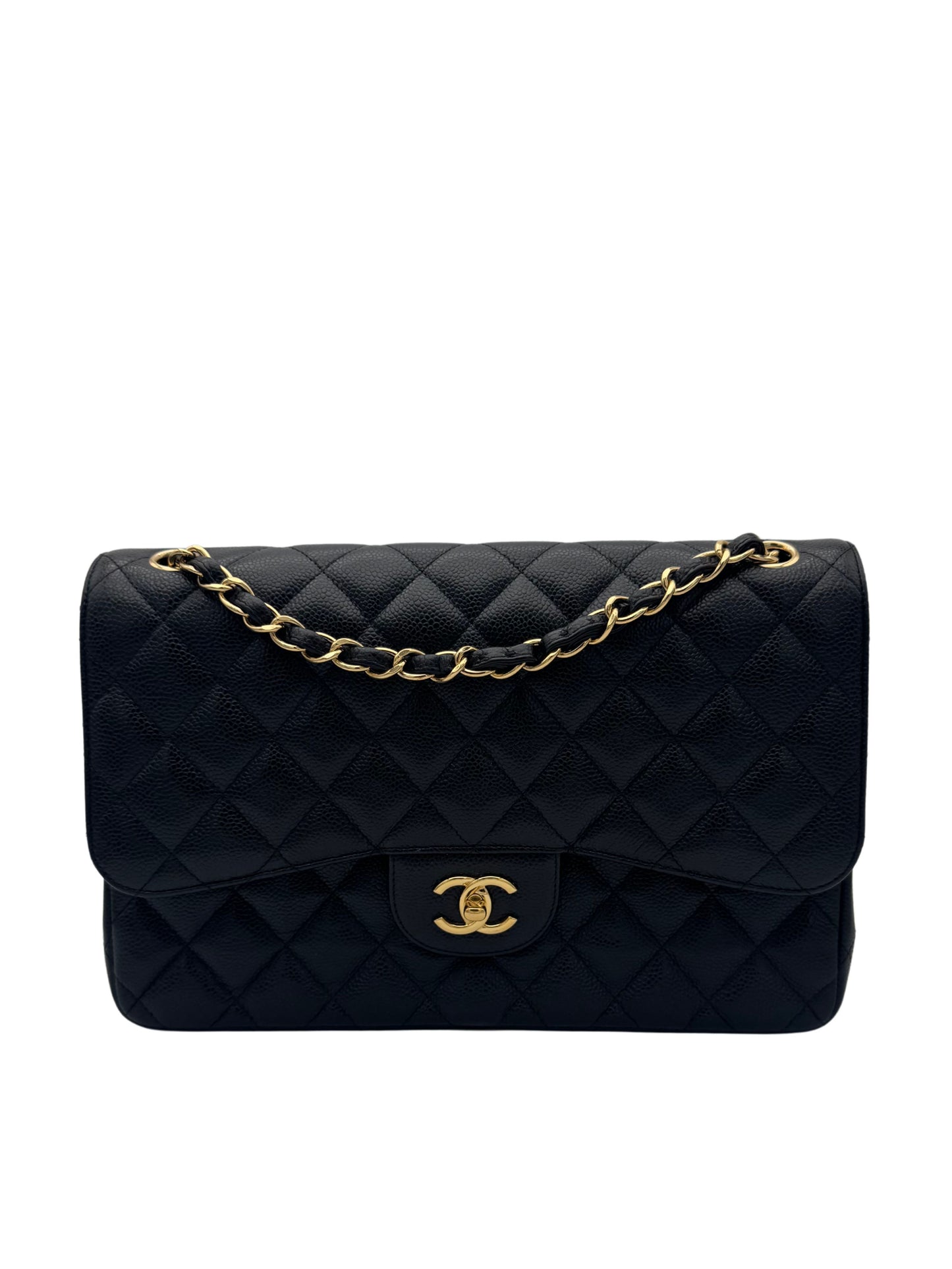 Bolso Chanel Jumbo clásico de piel caviar negra con herrajes dorados, full set, disponible en Marbella // Chanel Classic Jumbo black caviar leather bag with gold-tone hardware, full set available in Marbella