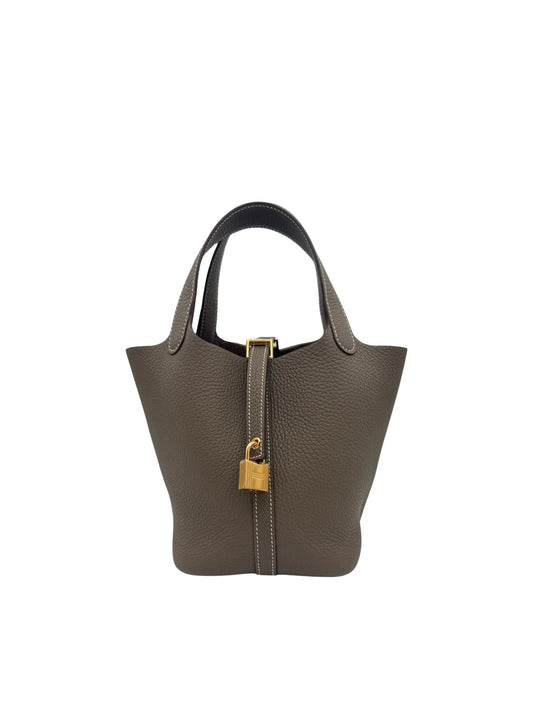 Hermès Picotin 18 Clemence Etoupe con herrajes dorados. Leather bag made in France with gold hardware.