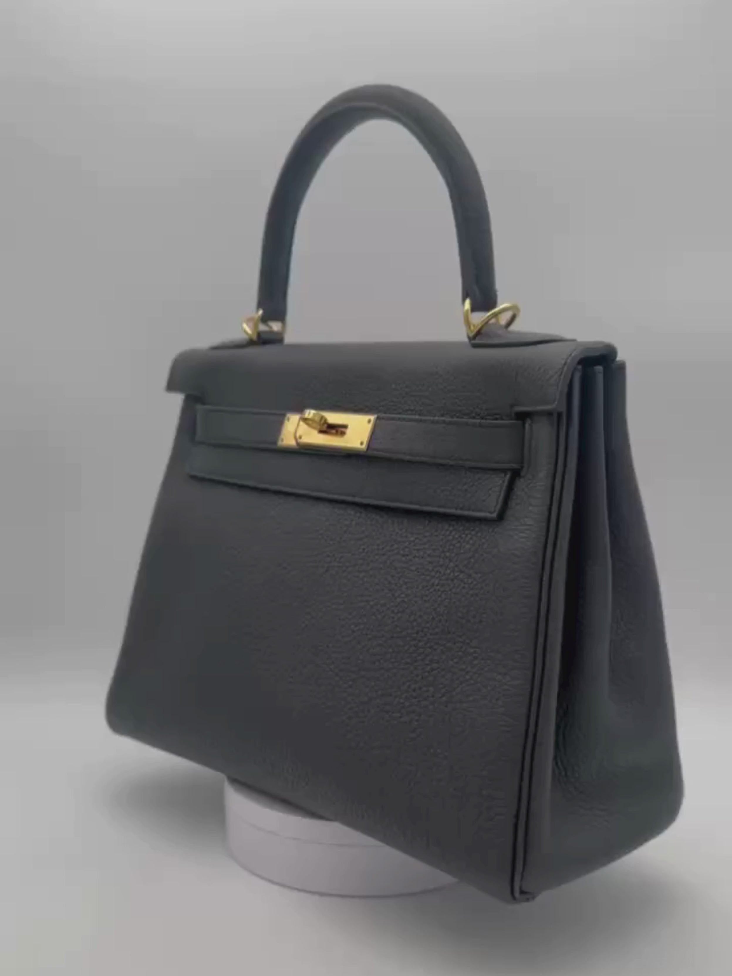 Hermès Kelly 28 Togo Black Gold Hardware