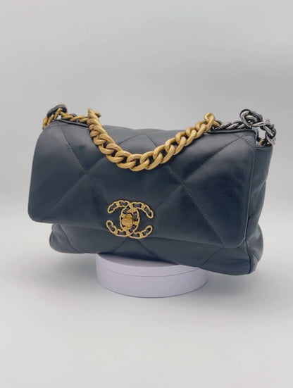 Chanel 19 Black