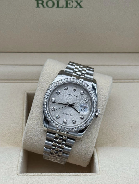 Rolex Datejust 36mm de 2015 con esfera blanca Anniversary, índices de diamantes, bisel de diamantes y brazalete Jubilee. Estado como nuevo.