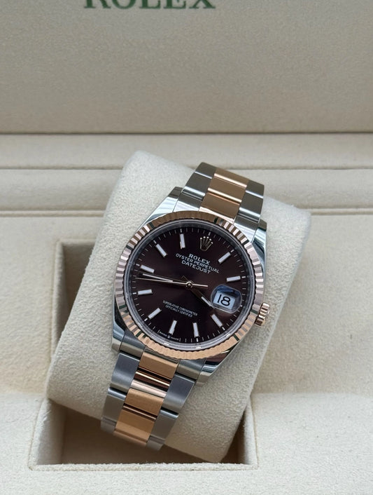 Rolex Datejust 36mm con esfera chocolate, acero y oro rosa, bisel estriado y brazalete Oyster. Año 2023, en muy buen estado, con caja y garantía.