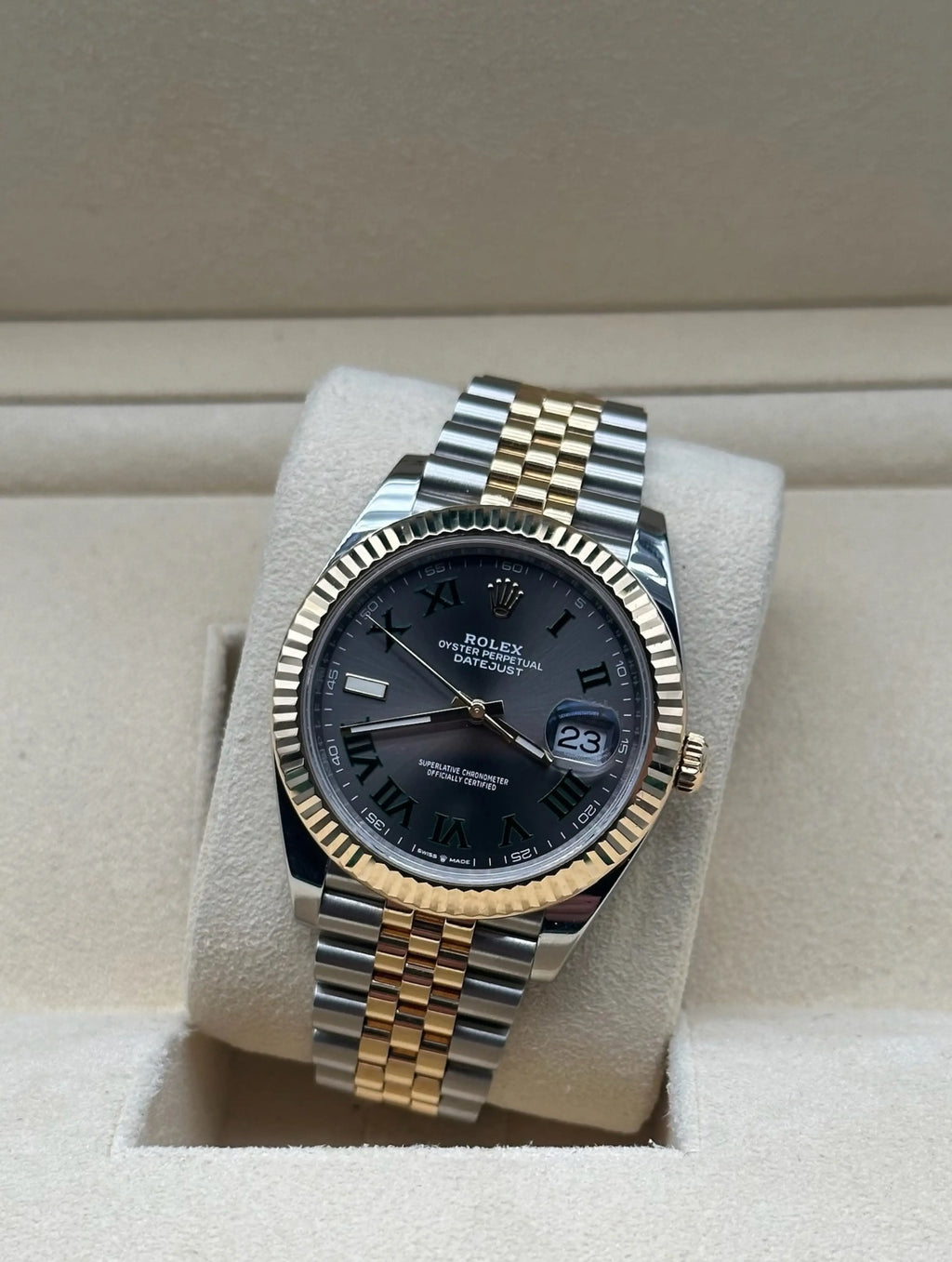 Rolex Datejust 41mm esfera Wimbledon con brazalete Jubilee y bisel estriado con caja y garantía.