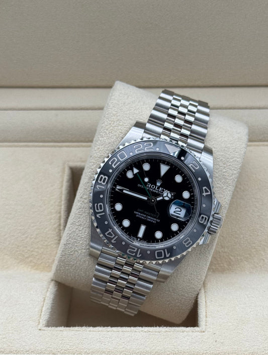 Rolex GMT-Master II Bruce Wayne 126710GRNR nuevo año 2025 con brazalete Jubilee y bisel gris y negro // New 2025 Rolex GMT-Master II Bruce Wayne 126710GRNR with Jubilee bracelet.