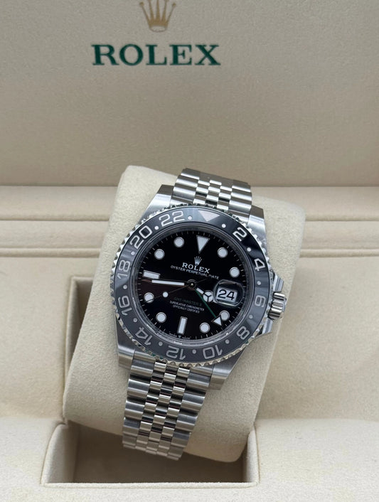 Rolex GMT-Master II Bruce Wayne 126710GRNR nuevo año 2025 con brazalete Jubilee y bisel gris y negro // New 2025 Rolex GMT-Master II Bruce Wayne 126710GRNR with Jubilee bracelet.
