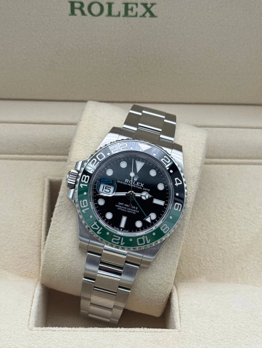 Rolex GMT-Master II "Sprite" oyster 2023 Marbella, bisel verde negro, full set, nuevo con caja y tarjeta // Rolex GMT-Master II Sprite Joyster 2023 Marbella, green black bezel, full set, new with box and card