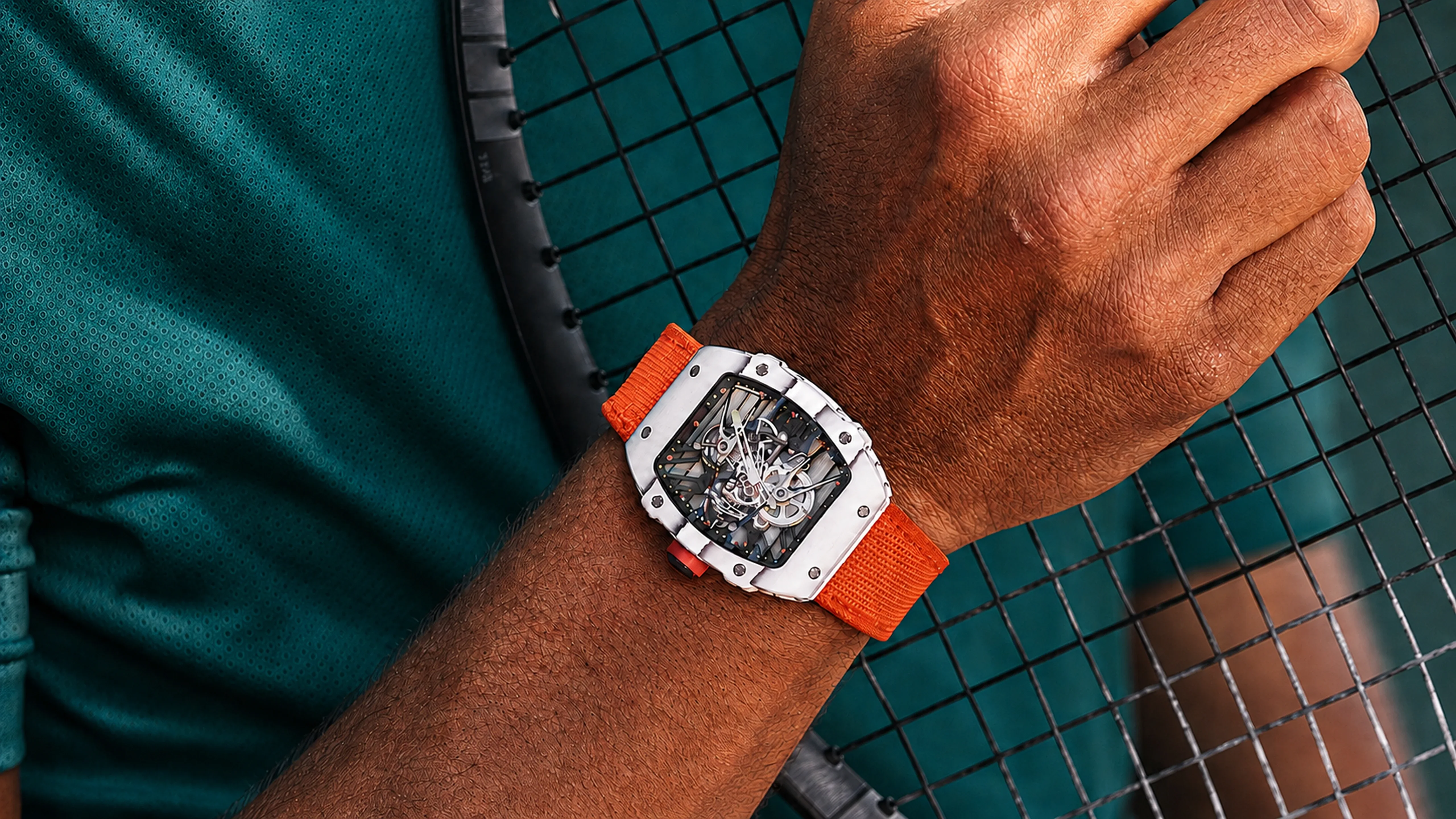 Richard Mille en muñeca con raqueta de tenis