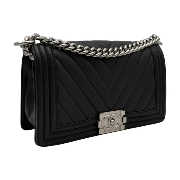 Chanel Boy Medium Black Calfskin, segunda vista