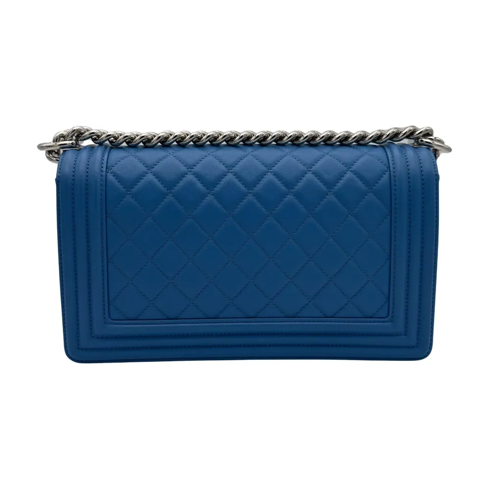 Chanel Boy Medium Blue Electric Clafskin, vista 3