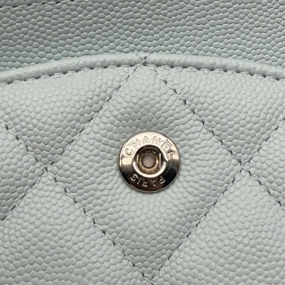 Chanel Classic Flap Maxi Caviar Light Blue Silvertone Hardware, vista 14